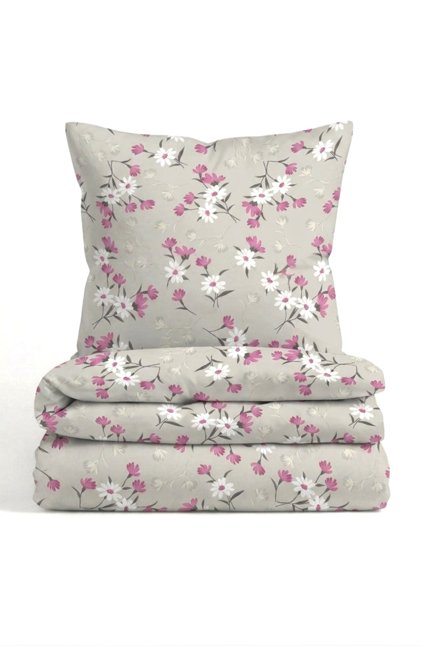 Feinbiber Bettwäsche aus 100 % Baumwolle | Blumenmuster in Brombeer, Weiß und Grau | Beidseitig angeraut, 60 °C waschbar