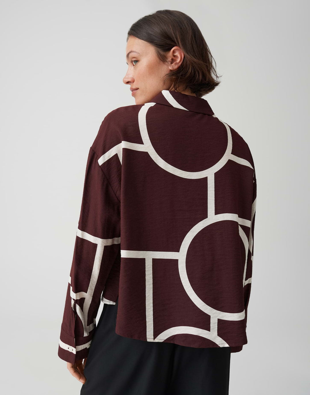 Damen Bluse | Weit geschnittene Bluse mit Hemdblusenkragen, langen Ärmeln und grafischem Muster