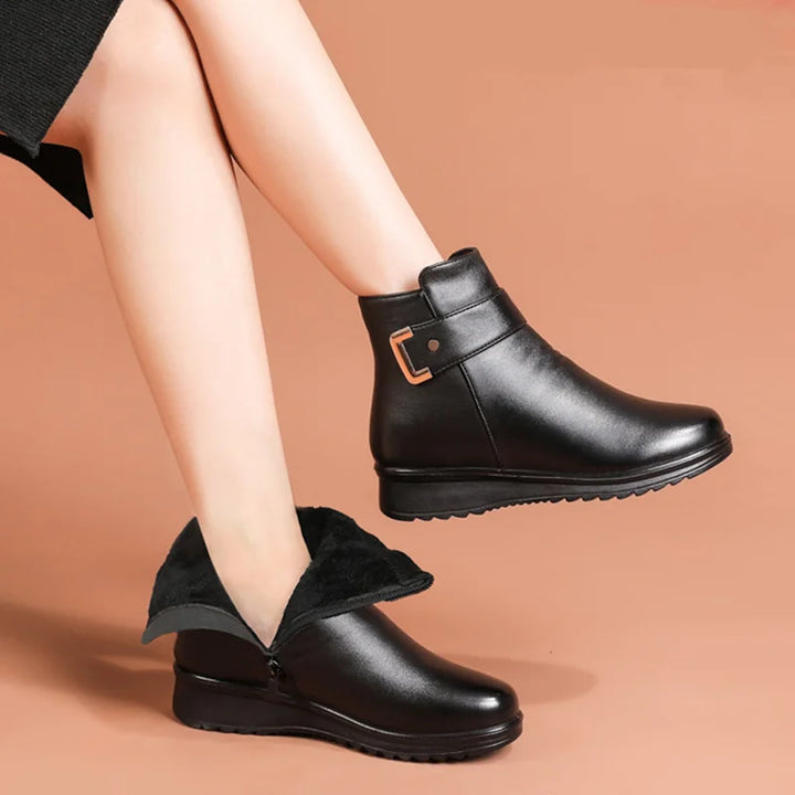 Damen Winterstiefeletten warm gefüttert | Bequeme Ankle Boots mit Schnallendetail und profilierter Sohle für Alltag und Freizeit