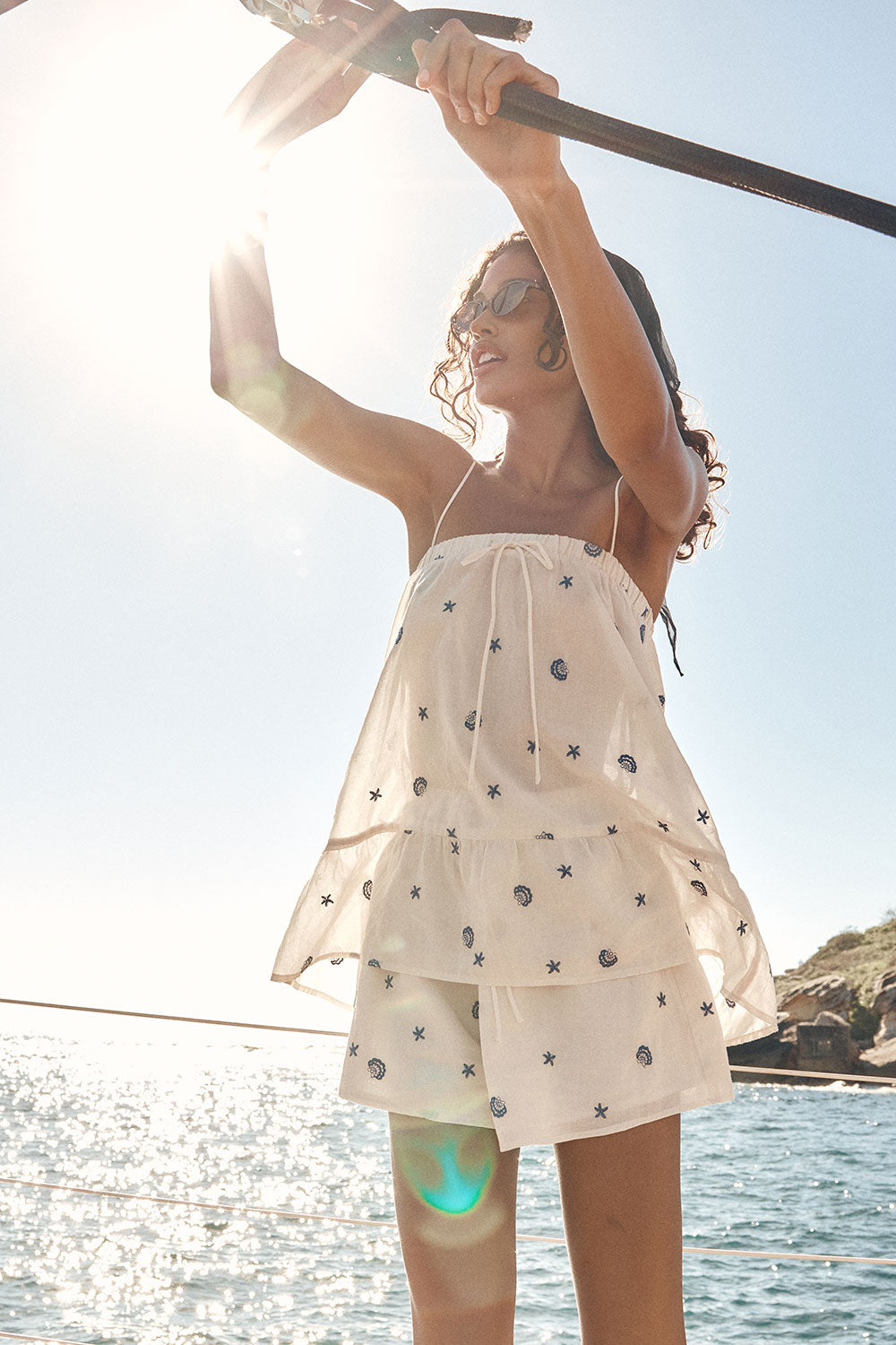 Damen Zweiteiler mit Stickerei | Cami Top &amp; Shorts | Luftiges Sommer-Set Coastal Charm