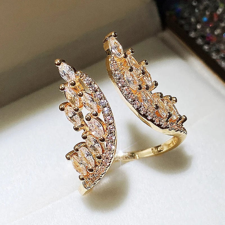 Engelshorn Armreif verstellbar | Flügel-Design mit Zirkonia | Eleganter Schmuck aus Legierung | Für Alltag &amp; Anlass