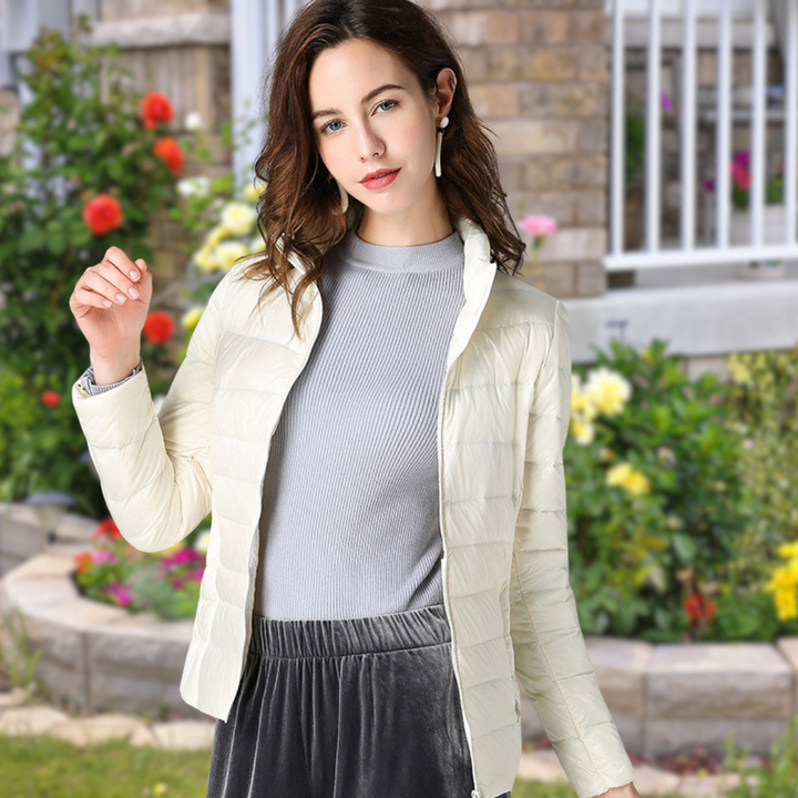 Damen Steppjacke mit Reißverschluss | Leichte taillierte Übergangsjacke mit wärmender Steppung für Alltag und kühle Tage