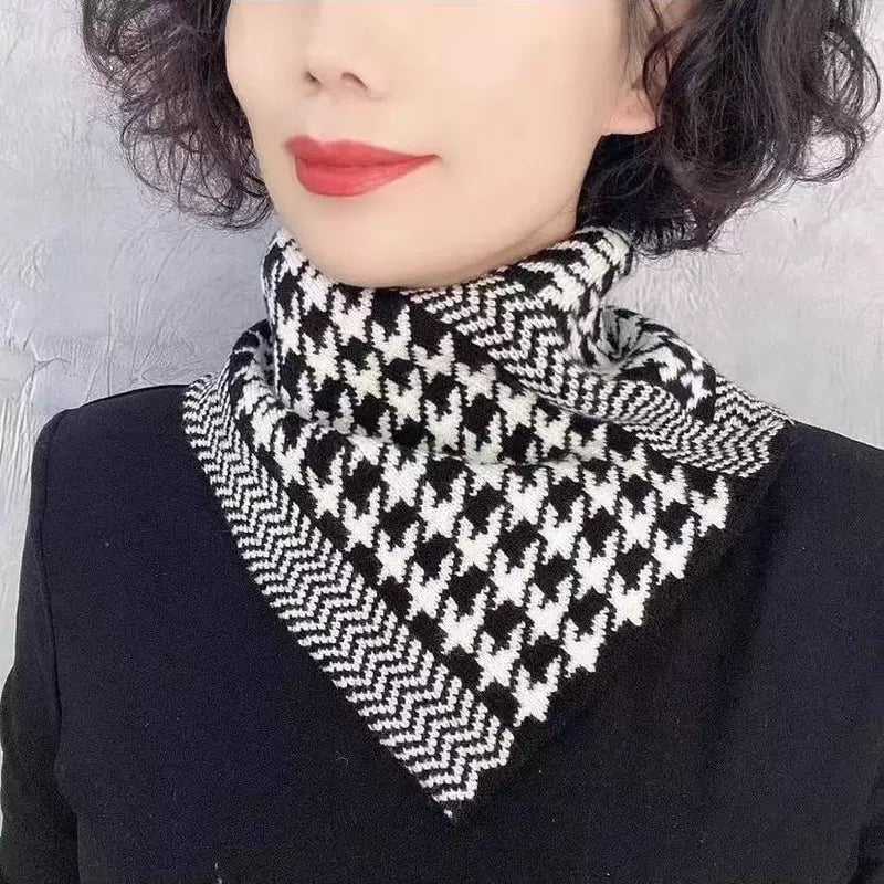 Sciarpa triangolare da donna | Morbida e leggera, versatile da indossare come sciarpa o collo | 36x30 cm | Fantasie