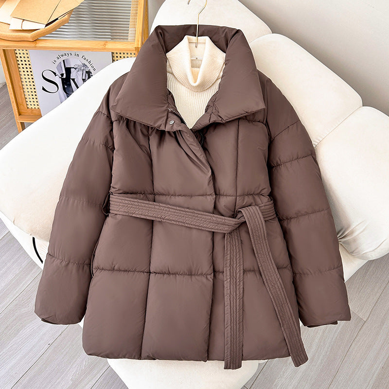 Damen Winterjacke mit Gürtel | Warm gefütterte Steppjacke mit hohem Kragen, verdecktem Reißverschluss und taillierter Passform