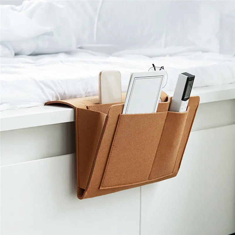 Filz-Organizer für Bett &amp; Sofa mit 3 Fächern | Für Tablet, Smartphone &amp; Ladekabel | Hängende Aufbewahrung ohne Bohren