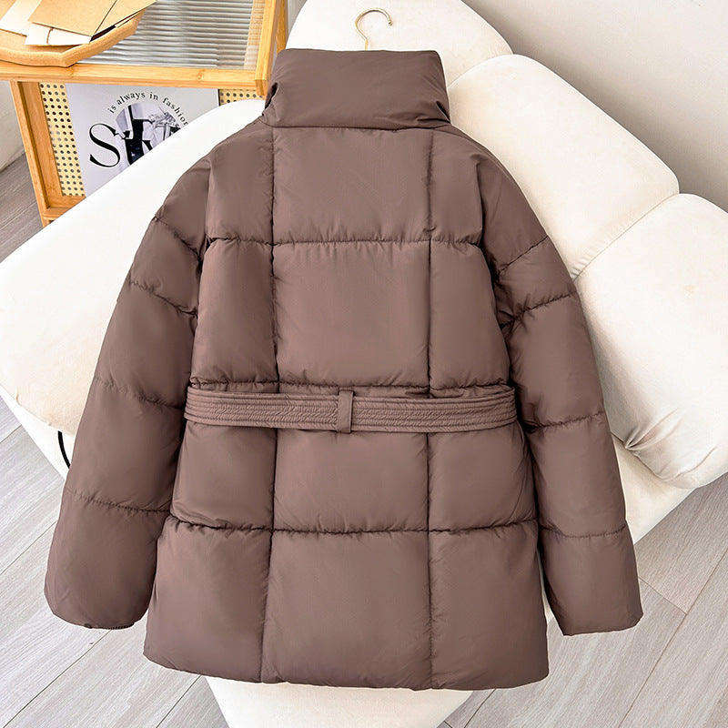 Damen Winterjacke mit Gürtel | Warm gefütterte Steppjacke mit hohem Kragen, verdecktem Reißverschluss und taillierter Passform