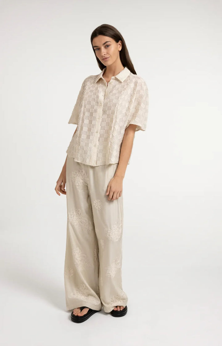 Damen Bluse | Jacquard-Bluse mit kurzen weiten Ärmeln, Kragen und lockerer Passform