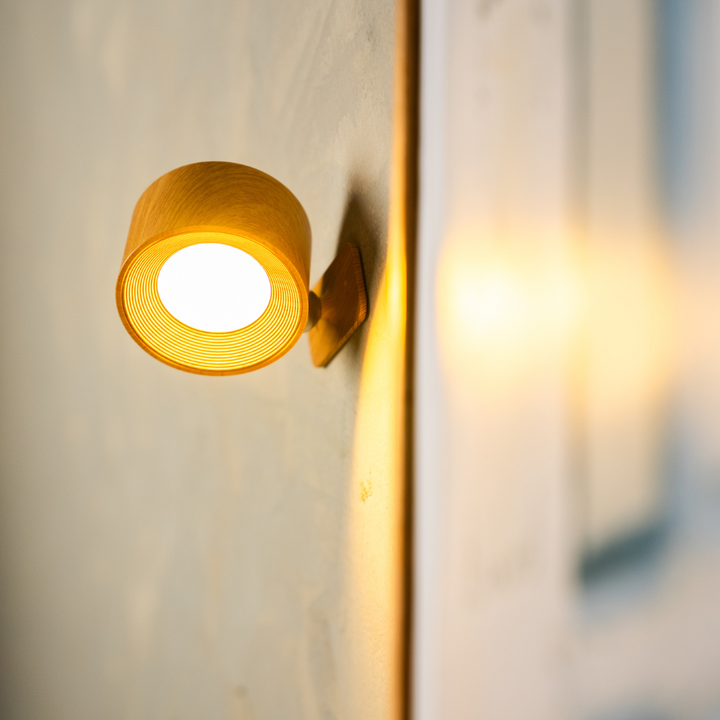 Kabellose LED-Wandleuchte | 360° drehbar, Touch-Dimmung, 3 Lichtfarben und USB-C-Akku