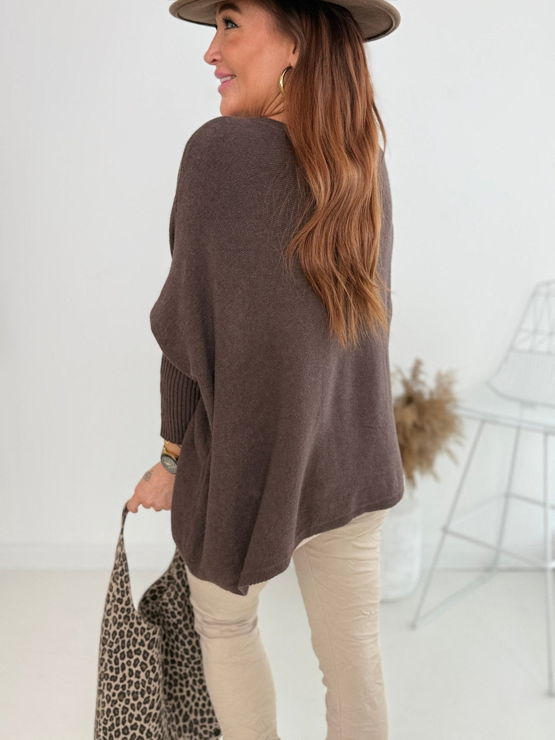 Damen Feinstrickpullover Braun mit Rundhalsausschnitt | Weiter gerader Schnitt mit langen Rippbündchen | Einheitsgröße 36–42+