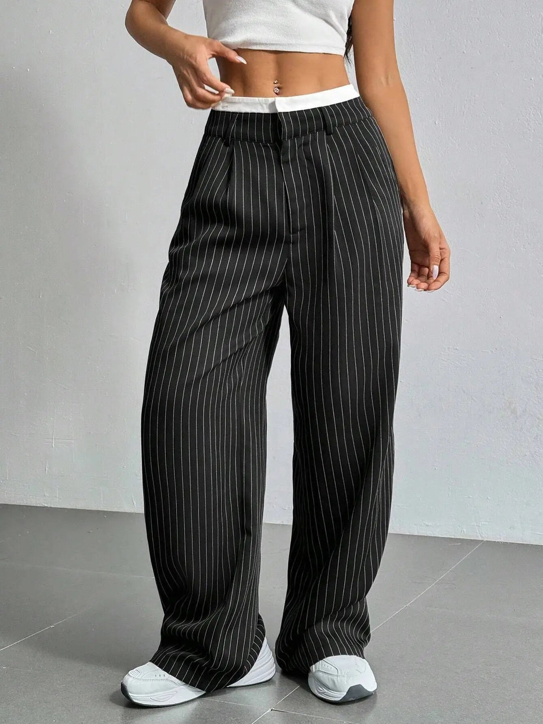 Naisten korkeavyötäröiset kangashousut neuloshihnalla | Löysä leikkaus, vartaloa muotoileva | Pehmeät, piilotetut taskut, toimistoon &amp; iltaan