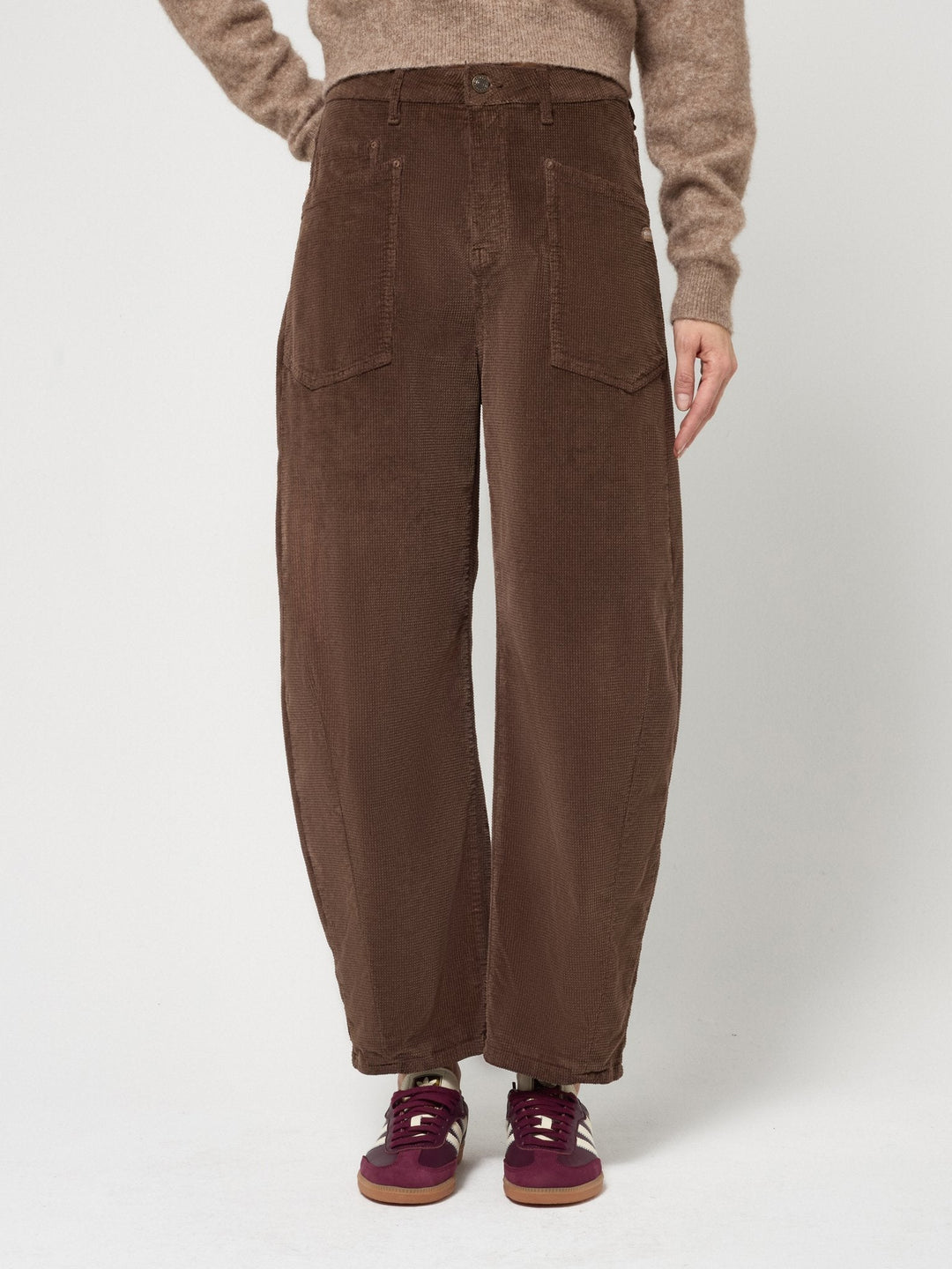 Cordhose | O-Shape mit hoher Leibhöhe und verkürztem, konischem Bein