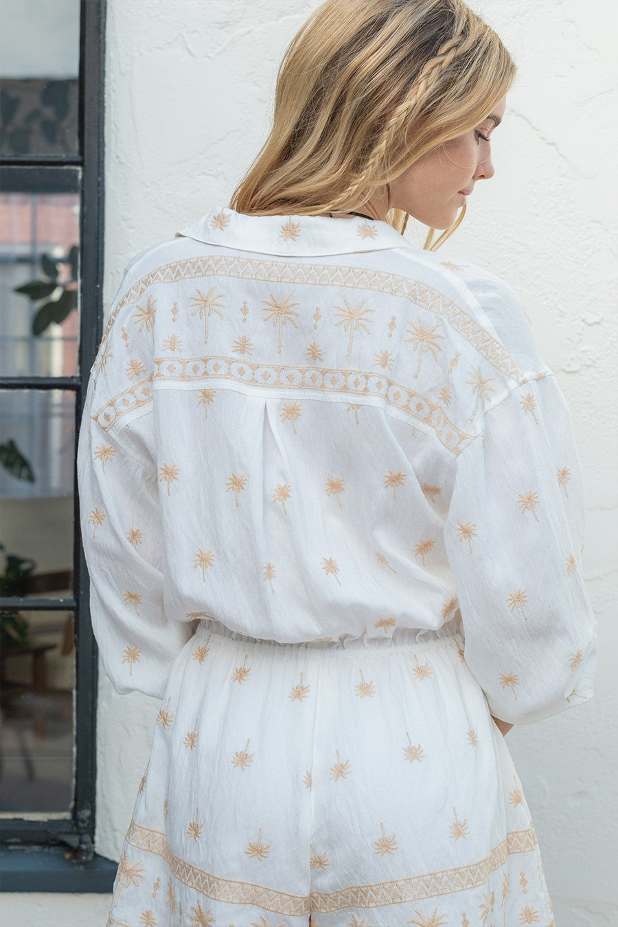 Damen Sommer-Romper mit Palmenstickerei | Kurzer Jumpsuit mit Kordelzug &amp; Hemdkragen | Leichter Freizeit-Einteiler