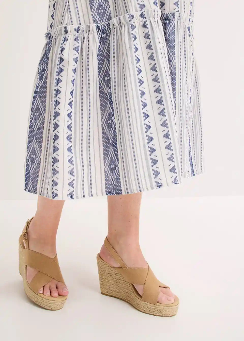 Damen Maxikleid mit Ethno-Streifen | Luftiges Sommerkleid mit Taillenband | Lockeres Freizeitkleid für Urlaub &amp; Strand