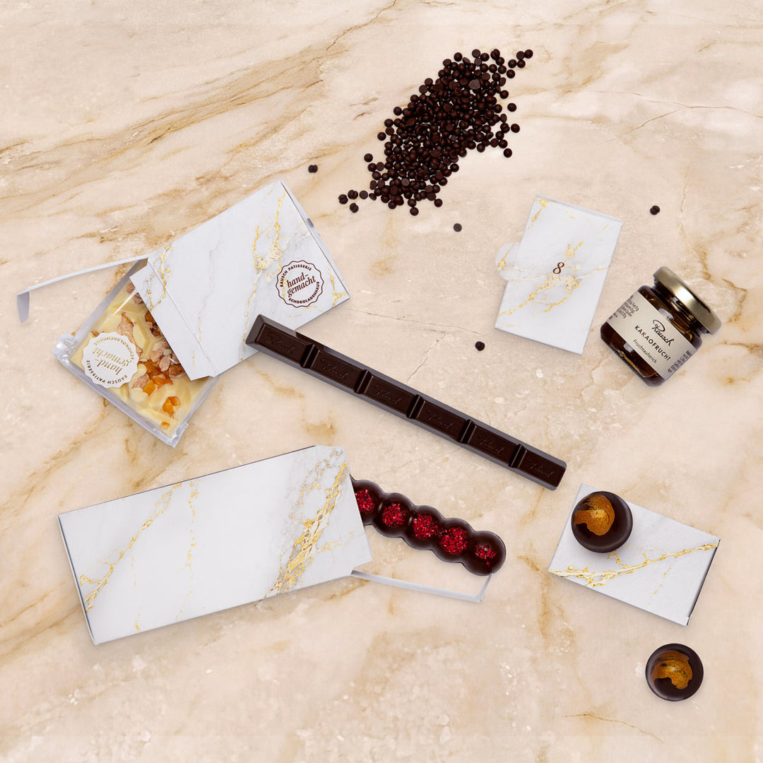 Patisserie Adventskalender | 24 Türchen mit handgefertigten Schokoladenkreationen, Weihnachts-Dragées und Pralinen