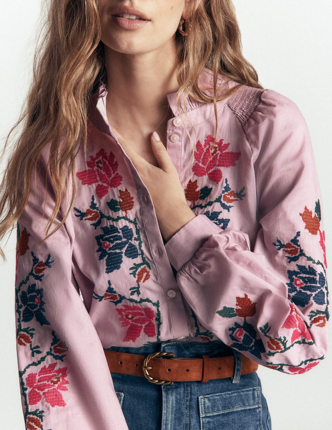 Damen Top | Baumwoll-Top mit Rüschen, Blumenstickerei und Blouson-Ärmeln