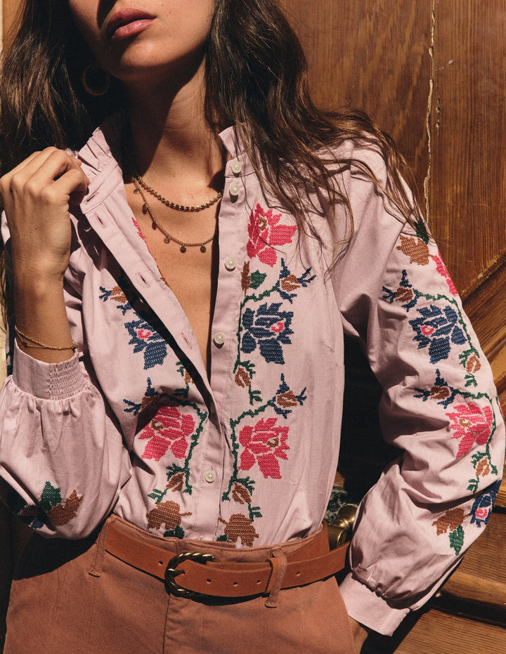 Damen Top | Baumwoll-Top mit Rüschen, Blumenstickerei und Blouson-Ärmeln