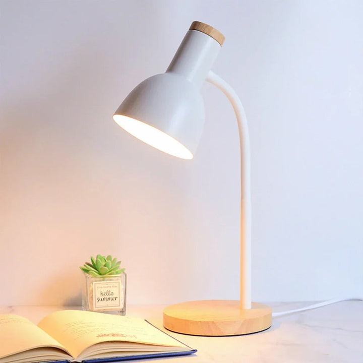 LED Schreibtischlampe | Verstellbare Tischleuchte aus Holz und Eisen im skandinavischen Design