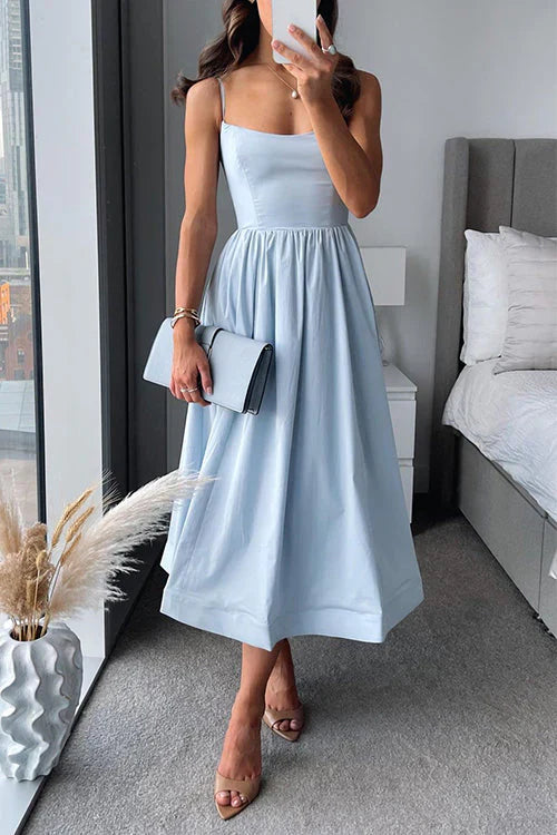 Vestito midi aderente con spalline sottili