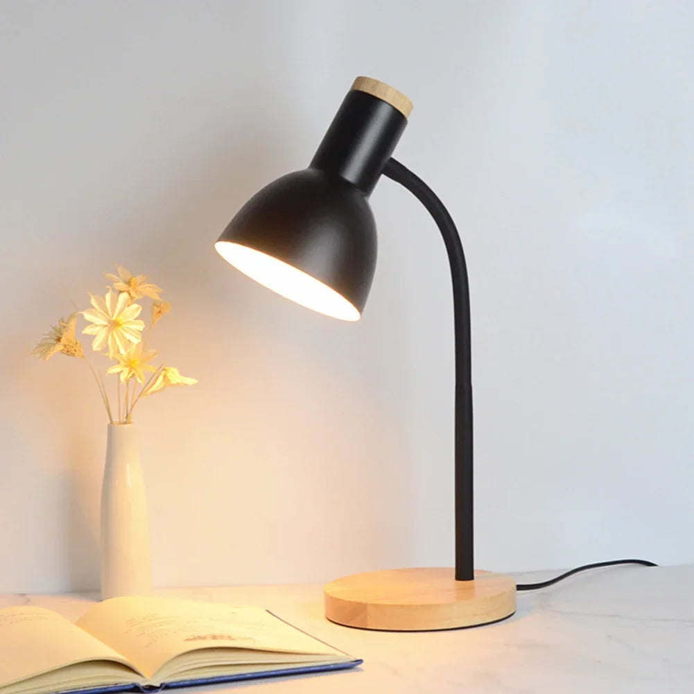 LED Schreibtischlampe | Verstellbare Tischleuchte aus Holz und Eisen im skandinavischen Design