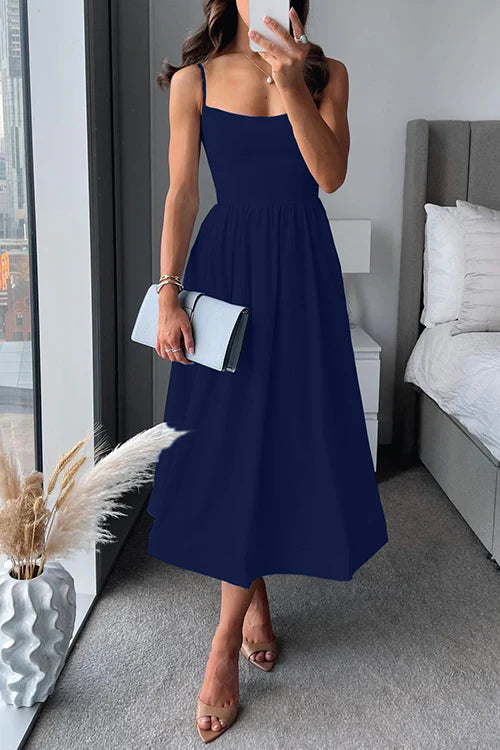 Vestito midi aderente con spalline sottili
