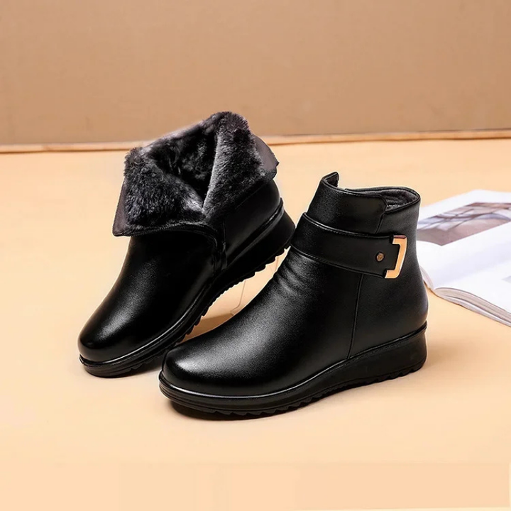 Damen Winterstiefeletten warm gefüttert | Bequeme Ankle Boots mit Schnallendetail und profilierter Sohle für Alltag und Freizeit