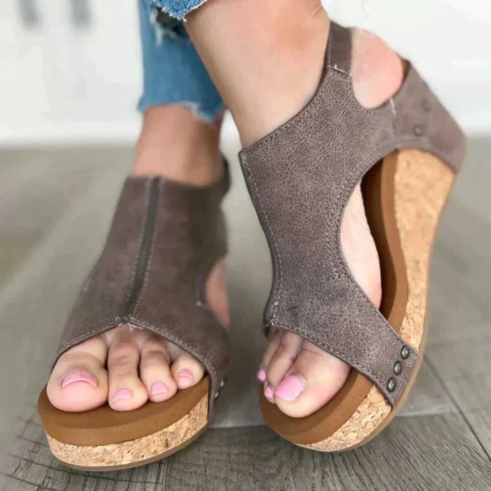 Damen Keilsandalen mit Klettverschluss | Gepolstertes Fußbett, leicht &amp; stabil | 6,5 cm Keil, 2,5 cm Plateau | Sommer-Look