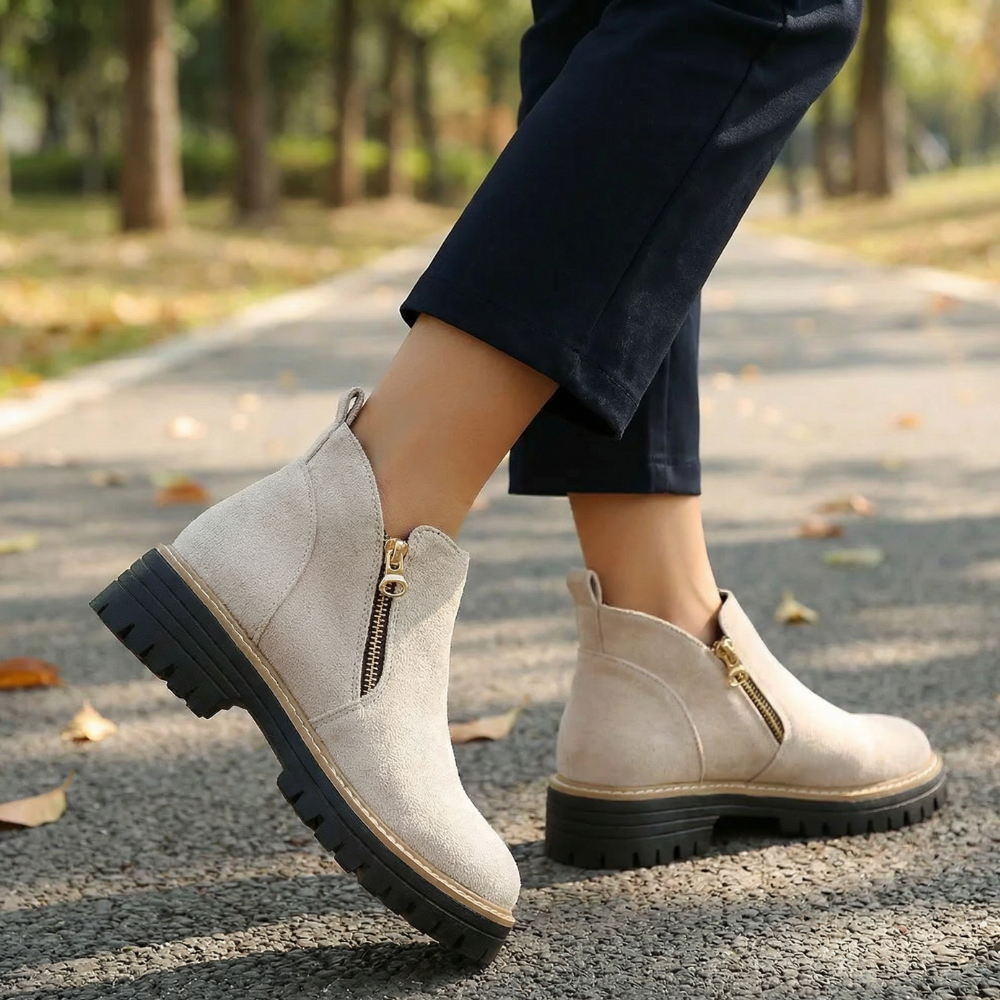 Damen Chelsea-Stiefeletten | Breite Zehenbox, seitlicher Reißverschluss und stabiler 4-cm-Blockabsatz