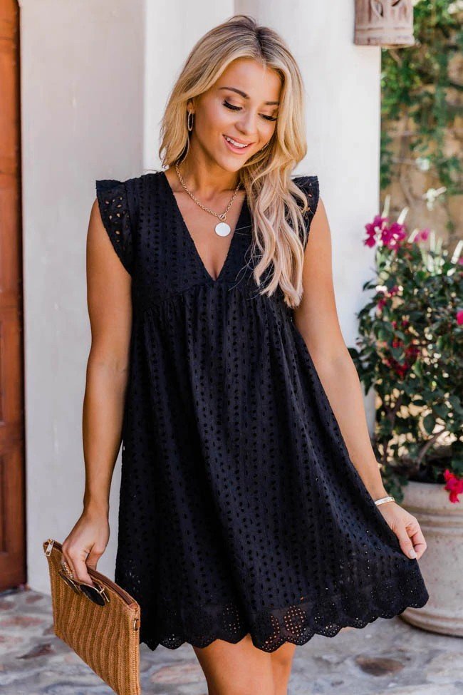 Romper im Kleid-Look aus Baumwolle mit Lochsaum | V-Ausschnitt &amp; Rüschenärmel | Taschen &amp; Shorts-Futter | leicht &amp; feminin | XS–3XL