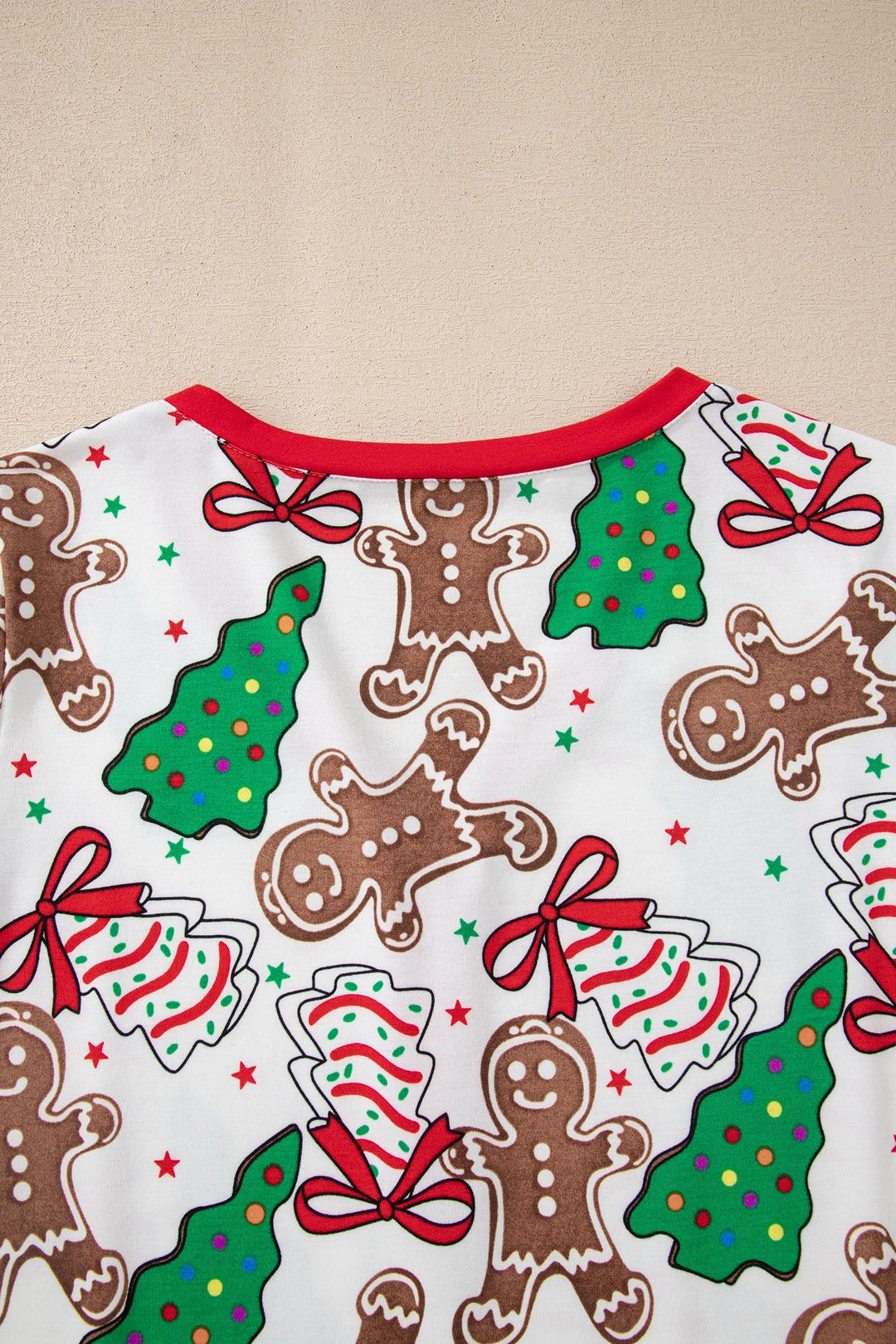 Damen Weihnachtspyjama 2-teilig in Weiß | Langarmoberteil mit V-Ausschnitt und Knöpfen | Lange Hose mit verstellbarem Kordelzug