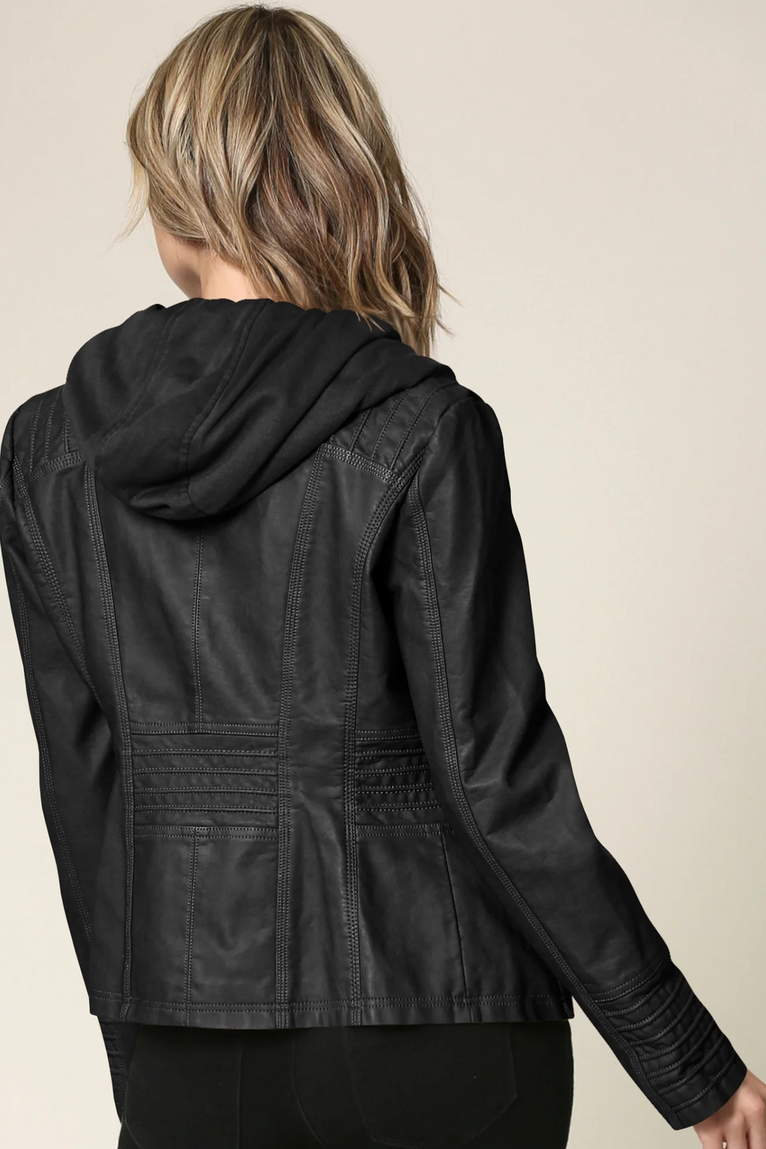 Damen Lederoptik Jacke mit Kapuze in Schwarz | Wetterfeste Übergangsjacke mit abnehmbarer Kapuze und weichem Innenfutter