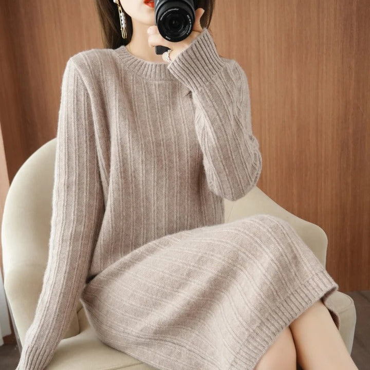 Damen Strickkleid knielang und warm | Bequemes Pulloverkleid mit lockerer Passform und weicher Strickqualität für Herbst und Winter