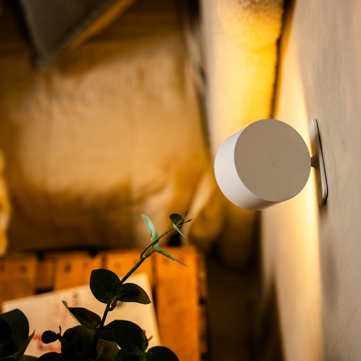 Kabellose LED-Wandleuchte | 360° drehbar, Touch-Dimmung, 3 Lichtfarben und USB-C-Akku