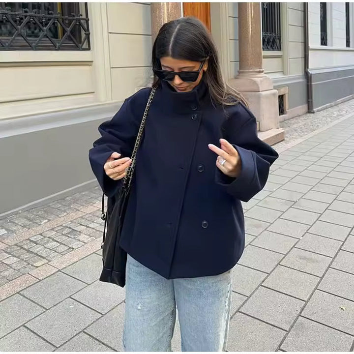 Damen Kurzjacke Elise | Zweireihig &amp; Elegant | Warm &amp; Bequem | Mit Brusttasche &amp; Modernem Schnitt