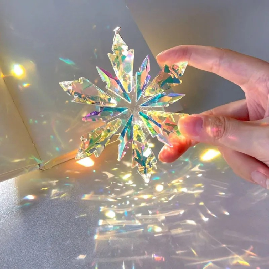 Kristall-Schneeflocken Anhänger aus K9-Kristall | Funkelnder Sonnenfänger für Weihnachtsbaum, Fenster &amp; Auto | Geschenkbox inklusive