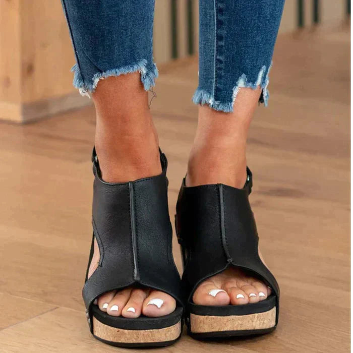 Damen Keilsandalen mit Klettverschluss | Gepolstertes Fußbett, leicht &amp; stabil | 6,5 cm Keil, 2,5 cm Plateau | Sommer-Look