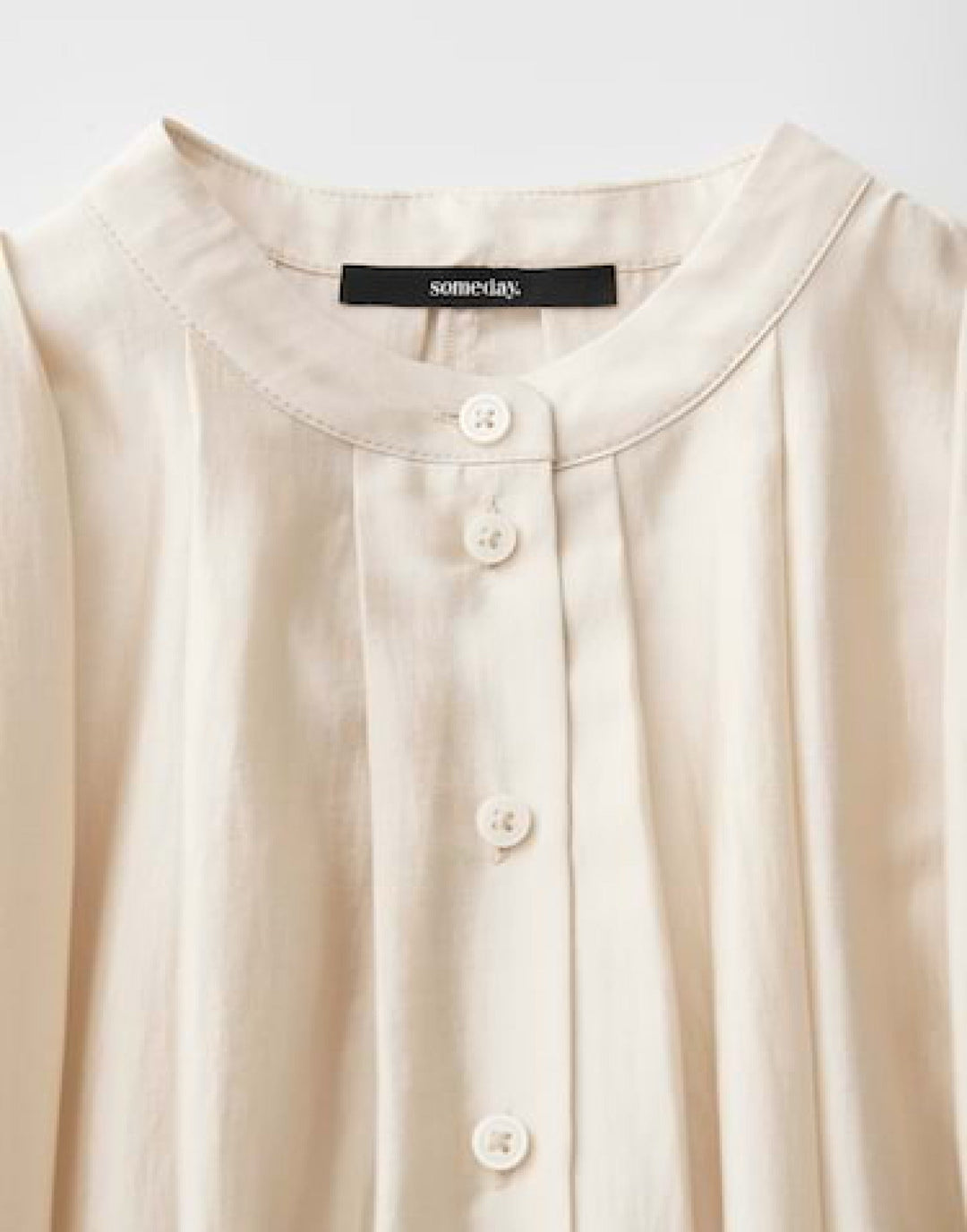 Damen Bluse | Bluse mit Drapierung, Rundhalsausschnitt, Knopfleiste und kurzen Ärmeln