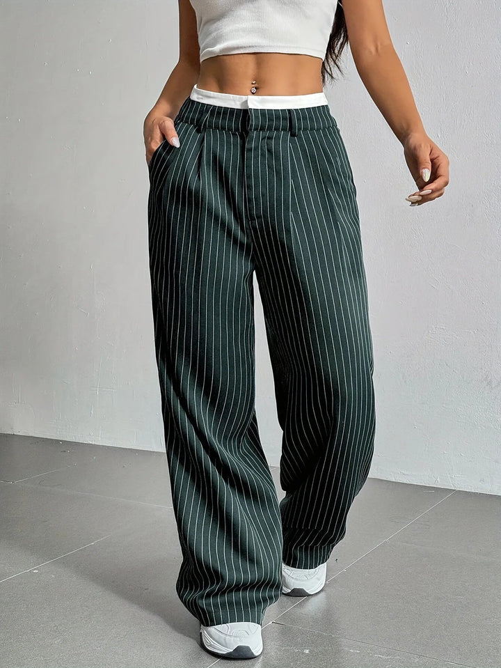 Damen High-Waist Hose | Gestreifte Stoffhose mit weitem Bein, lockerer Passform und praktischen Seitentaschen
