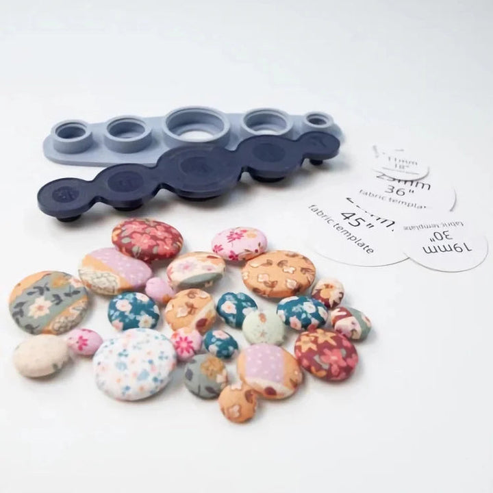 Set per creare bottoni in tessuto con un tocco | Bottoni auto-adesivi in 5 misure (11–29 mm) | Include modelli per tessuto | Crea bottoni velocemente senza pressa