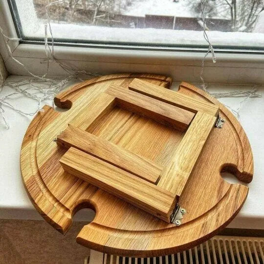 Tavolo in legno per esterni con design pieghevole e portabicchieri in vetro