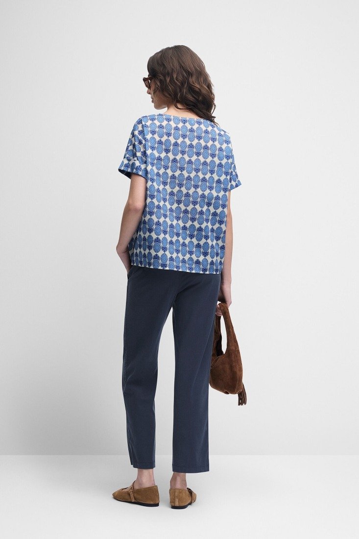 Damen Bluse | Kurz geschnittene Bluse mit Rundhalsausschnitt und markantem Allover-Print