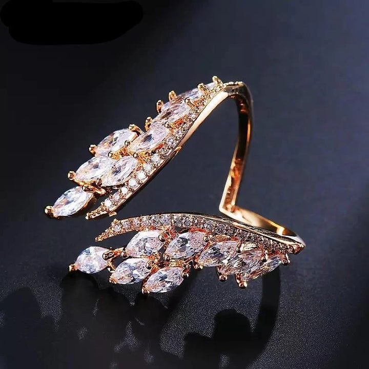Engelshorn Armreif verstellbar | Flügel-Design mit Zirkonia | Eleganter Schmuck aus Legierung | Für Alltag &amp; Anlass
