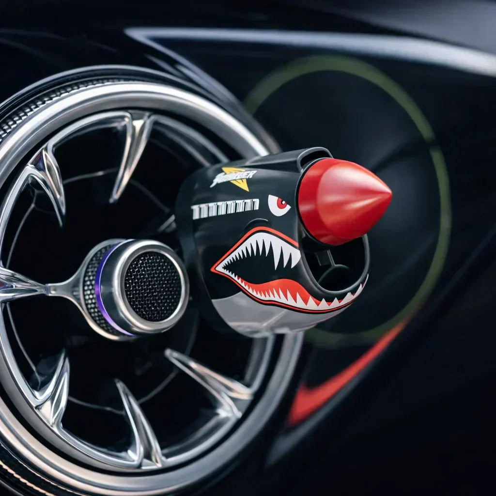 P-40 Warhawk Auto-Dekoration mit rotierender Propeller | Interaktive Dashboard Figur durch Fahrtwind | Geschenk für Auto- &amp; Luftfahrtfans