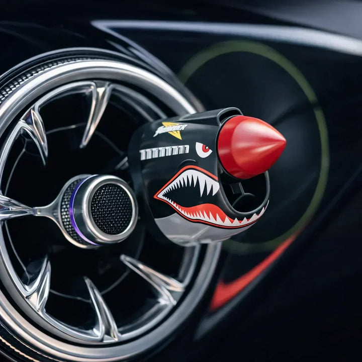 P-40 Warhawk Auto-Dekoration mit rotierender Propeller | Interaktive Dashboard Figur durch Fahrtwind | Geschenk für Auto- &amp; Luftfahrtfans