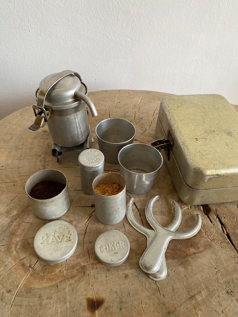 Set café de camping style vintage – ultra-compact pour voyage &amp; plein air | Robuste, unique avec patine | Kit de collection