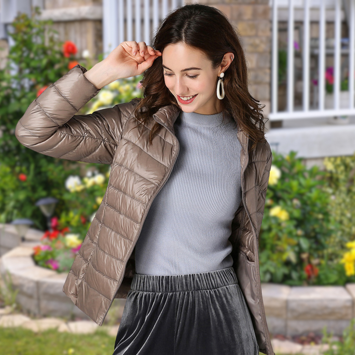 Damen Steppjacke mit Reißverschluss | Leichte taillierte Übergangsjacke mit wärmender Steppung für Alltag und kühle Tage