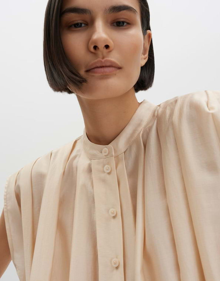 Damen Bluse | Bluse mit Drapierung, Rundhalsausschnitt, Knopfleiste und kurzen Ärmeln