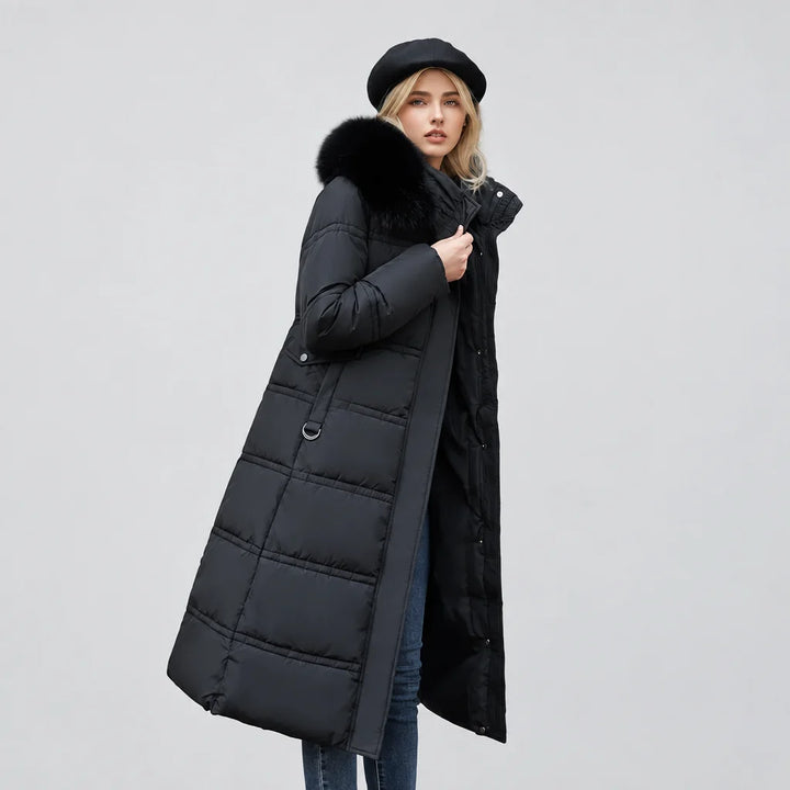 Damen lange Winterjacke mit Gürtel | Wintermantel mit Kapuze und Fellbesatz für feminine Winterlooks und kalte Tage