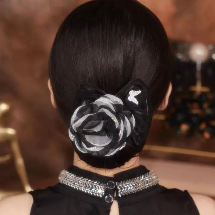PetalTwist – Einfaches Dutt-Formgerät mit Blütenanhänger
