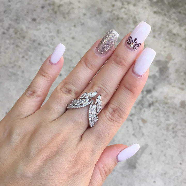 Engelshorn Armreif verstellbar | Flügel-Design mit Zirkonia | Eleganter Schmuck aus Legierung | Für Alltag &amp; Anlass