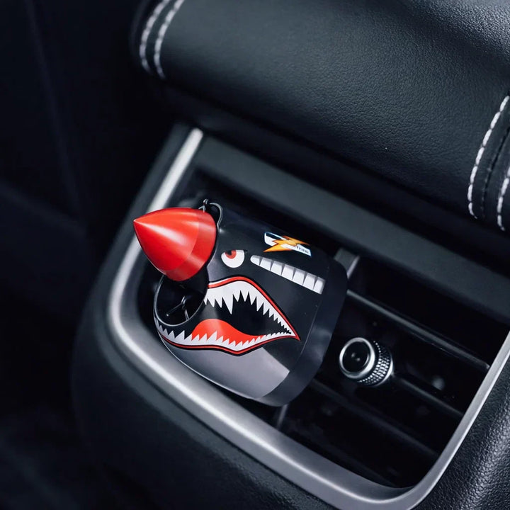 P-40 Warhawk Auto-Dekoration mit rotierender Propeller | Interaktive Dashboard Figur durch Fahrtwind | Geschenk für Auto- &amp; Luftfahrtfans